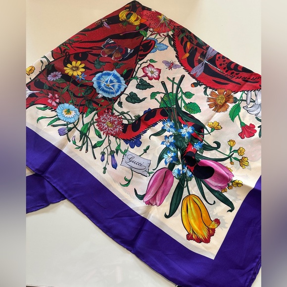 GUCCI FLORA PRINT SILK SCARF - Picture 1 of 12